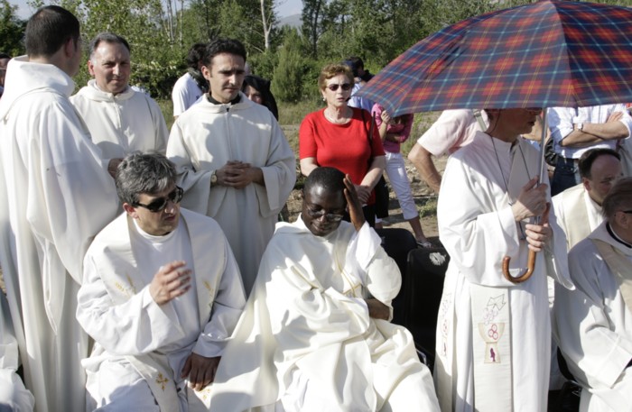 44Sacerdoti_diocesi_Caserta_Messa_su_Lo_Uttaro