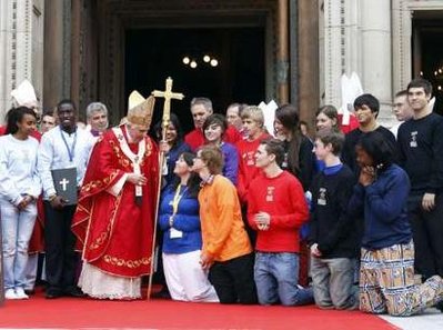 Benedetto_XVI_e_giovani