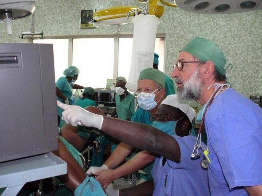 fra-fiorenzo-priuli-o.h.-in-sala-operatoria-511x384