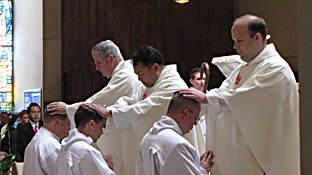 ordinazione_sacerdotale_imposizione_mani