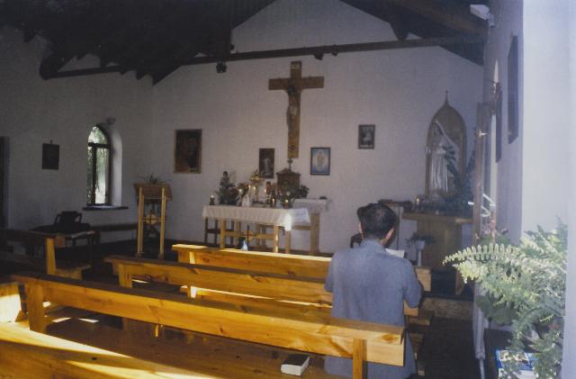 prete_in_chiesa