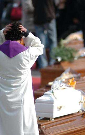 terremoto_sacerdote_fuori_misura