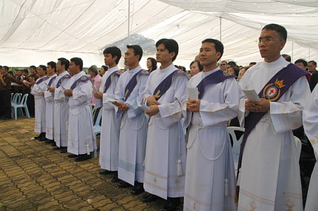 thailandia_f_1119_-_catholic_priest