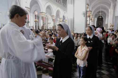 vietnam_-_religiosi_e_cattoliciok